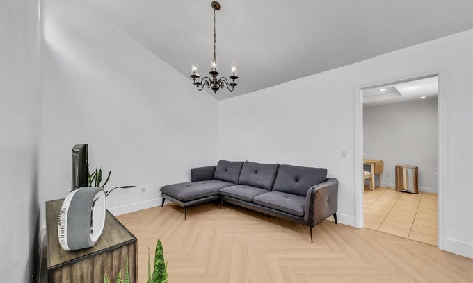 Santa Ana Heights Haus | 2 Bdrm · Pool · Irvine! Extended Stays Welcome!