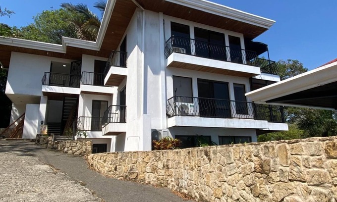 Esterillos Oeste Eigentumswohnung | 2-bdrm Upscale Condo - Esterillos Oeste - Sweeping ocean views, Pool, WiF & AC