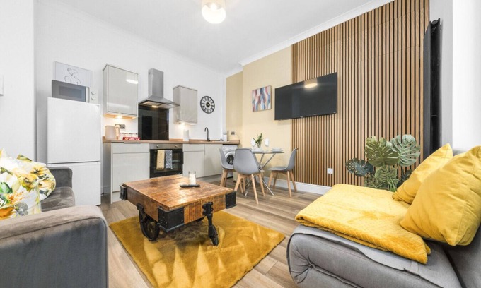 Levenmouth Haus | 2 Bed Home with Parking Sleeps 4