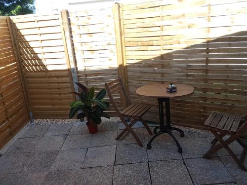 Villemomble Wohnung | 2 Bed House, Parking and Courtyard, Villemomble, Paris
