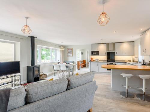 Newent Haus | 2 Bed in Newent 78696