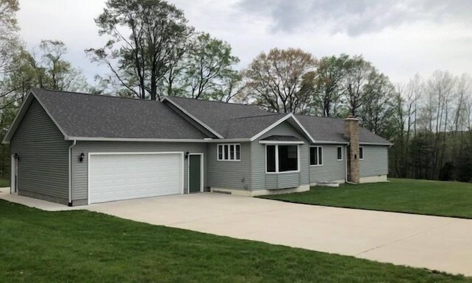 Hart Haus | 2 Bedroom, 2.5 Bath Home, Sleeps 6.