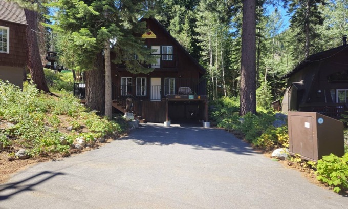 Donner Lake Woods Kabine | 3 Schlafzimmer, 2 Badezimmer, 8 Personen. West End von Donner Lake DLR # 011