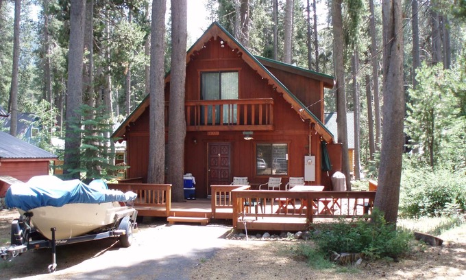 Donner Lake Woods Kabine | 3 Schlafzimmer, 2 Badezimmer, 8 Personen. West End von Donner Lake DLR # 021
