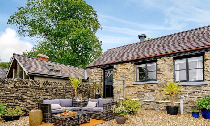 Eglwys-fach Hütte | 2 bedroom accommodation in Furnace, near Machynlleth