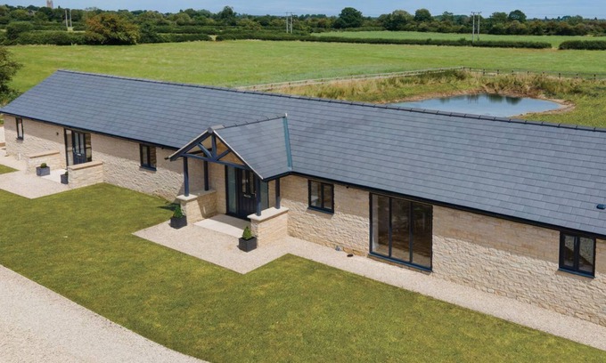 Swindon Hütte | 2 bedroom accommodation in Cricklade
