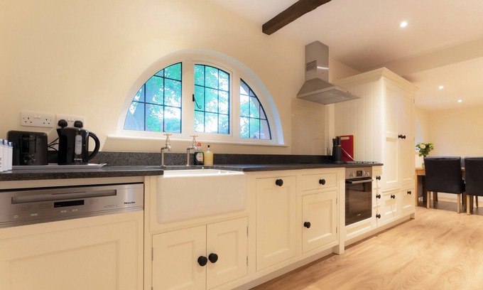 Woking Hütte | 2 Schlafzimmer Unterkunft in Ockham, near Guildford