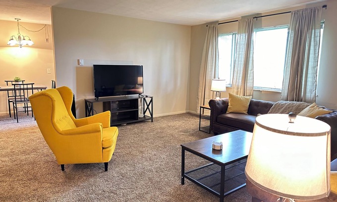 Massillon Wohnung | 2 Bedroom Apartment conveniently located to shopping and highway.