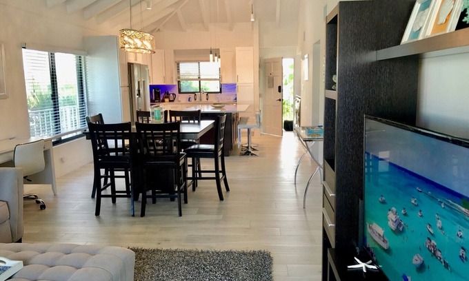 Seven Mile Beach Eigentumswohnung | 2 Schlafzimmer Strand und Poolblick! SMB