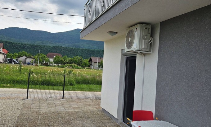 Mali Radic Haus | 2-bedroom building in charming Bihać with WiFi, AC. Book now