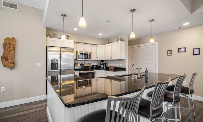 Manistee Eigentumswohnung | 2 bedroom Downtown Condo on the Channel
