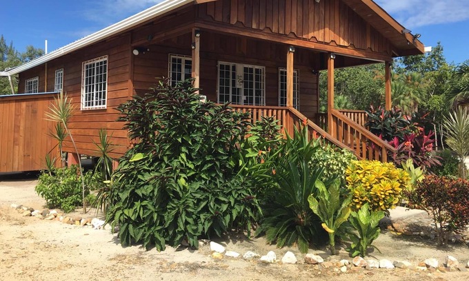 Surfside Haus | 2 Bedroom Home-Placencia Peninsula with Beach Access