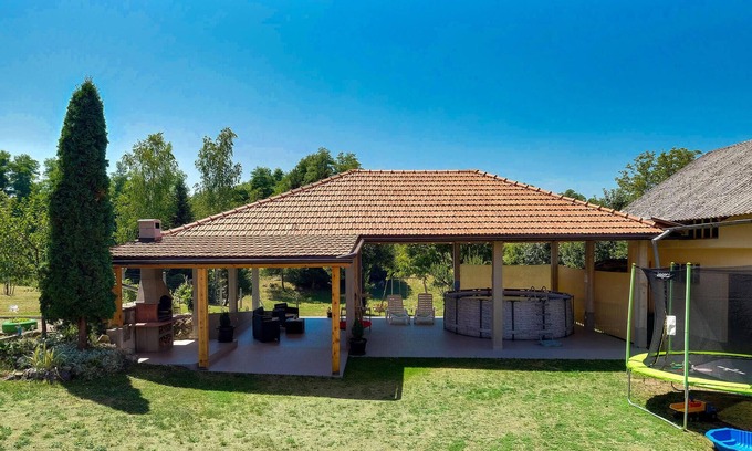 Duga Resa Haus | Schönes Haus mit 2 Schlafzimmern in.