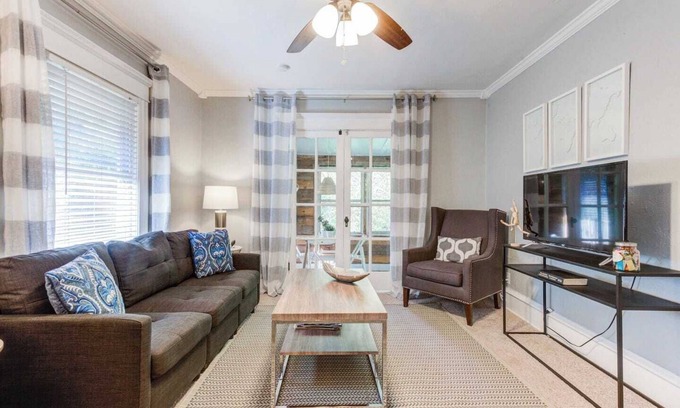 South Hyde Park Haus | 2-Bedroom Near the Plaza & Scenic Park 14