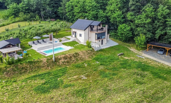 Sveti Ivan Zelina Haus | Schönes Haus mit 2 Schlafzimmern in.