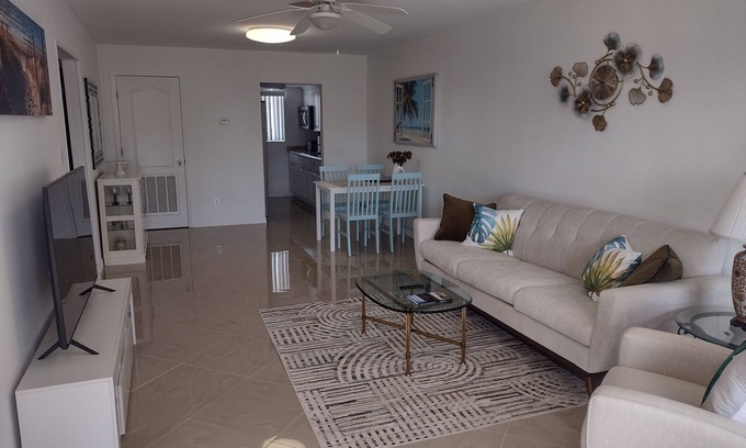 Daytona Beach Wohnung | 2-beds apartment in quiet area in Daytona Beach with WiFi, Playground and more.