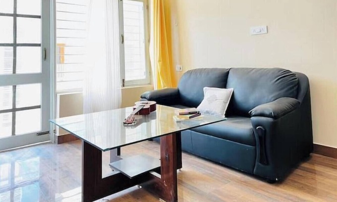 Bullawala Wohnung | 2 BHK w Dining/couch & Pvt Parking