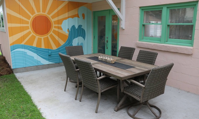 Savannah Beach Haus | ⚡2 Blocks from Tybee Pier & Pavilion ⚡