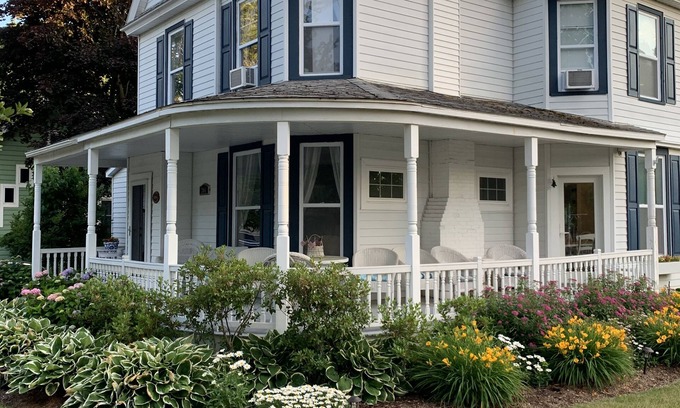 Elk Rapids Haus | Perfekter Herbst- und Winterurlaub! Herbstfarben und Wein, Winterskifahren und Tubing