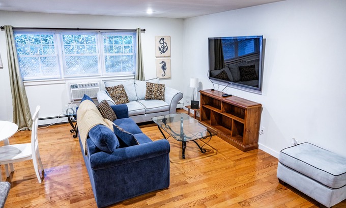 Asbury Park Wohnung | August 28- 2. September Rabatt! 2 Blocks vom Strand w / Parkplatz inklusive!