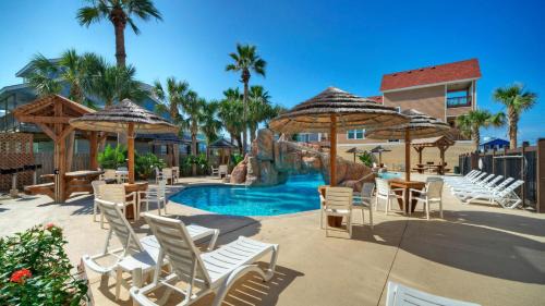 Port Aransas Haus | 2 Blocks to the Beach Patio Resort Pool w Slide Tranquil Tides by AvantStay