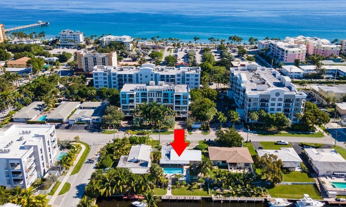 Deerfield Beach Haus | Atemberaubende Haus am Wasser * 2 Blocks zum Strand * Großer Pool * Dock für Boot * Grill