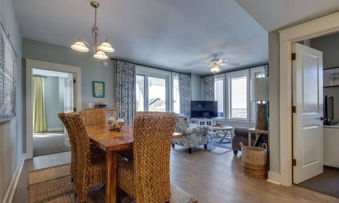 Baytowne Wharf Eigentumswohnung | 2 BR/2 BA With 6 Seater Golf Cart, Village of Baytowne Wharf