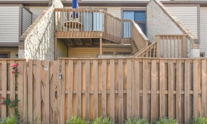 North Ocean City Eigentumswohnung | 2 BR 2 Bath indoor and outdoor pools Tennis 1.5 blocks to the beach