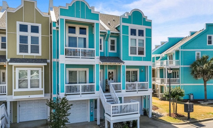 Bermuda Bay Eigentumswohnung | 2 BR Condo with shared pool and central air