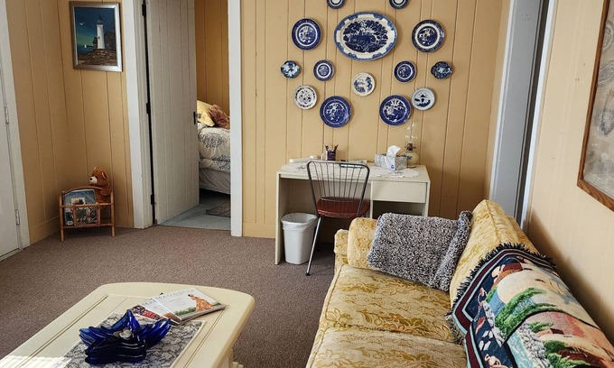 Greenbush Hütte | 2 BR Cottage on the Sandy Beaches of Lake Huron- Greenbush- Sunrise Side