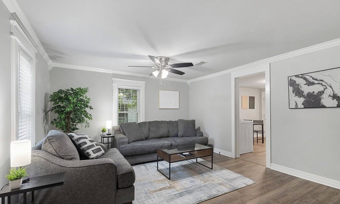 Conway Haus | 2 BR Cozy and Stylish Home