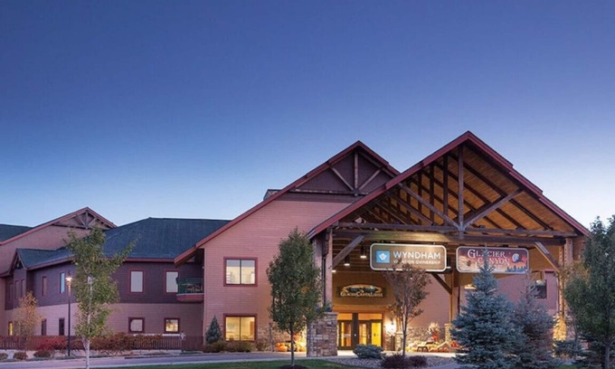 Lake Delton Resort | 2 BR Dlx -8 FREE Wilderness Water Park Passes per night Included! 25% Deposit!