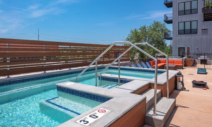 Downtown Des Moines Wohnung | 2 BR Dwntwn Apt with Hot Tub