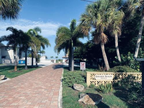 Golden Beach Haus | 2 BR Home With Private Beach Access To Golden Beach - Luna Sea