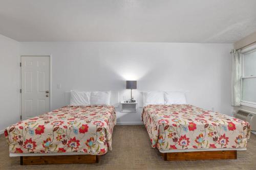 Lake City Hotel | 2 Compact Combined Family Studios