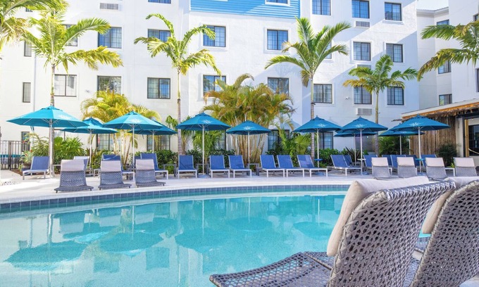 Park Shore Hotel | 2 Elegant Studio Suite Perfect for Business Travelers to Naples