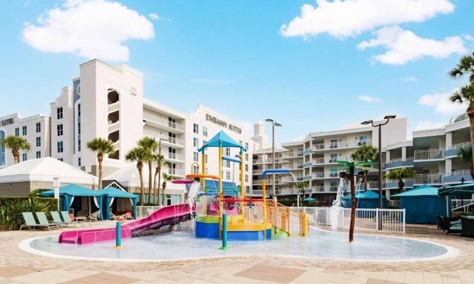 Florida Central Atlantic Coast Hotel | 2 Elegant Suites Perfect for Theme Park Escapes + Free Breakfast and Shuttle
