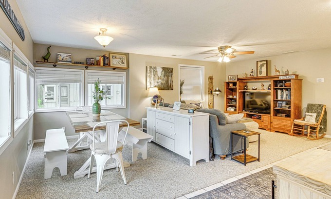 Mecosta Hütte | 2 Fire Pits & Lake Access: Cozy Mecosta Getaway!