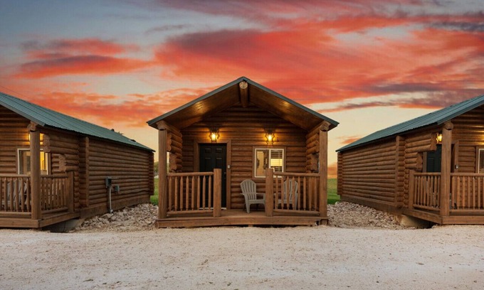 St. Charles Kabine | #2 Jeep Cabin, Newly Remodeled! AC! New Beds! Sleeps 4