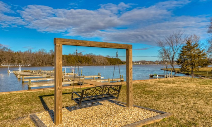 Louisa Haus | Two-level Home w/Shared Dock, Central AC, Private W/D, Ping-Pong Table, WiFi