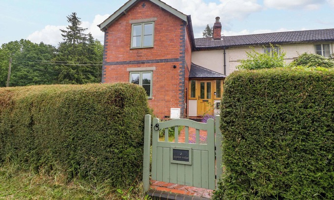 Moreton Haus | 2 LOXTER VILLAS, pet friendly, character holiday cottage in Ledbury