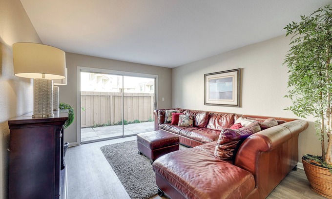 Port Hueneme Eigentumswohnung | 2 Mi to Beaches: Condo w/ Patio in Port Hueneme!