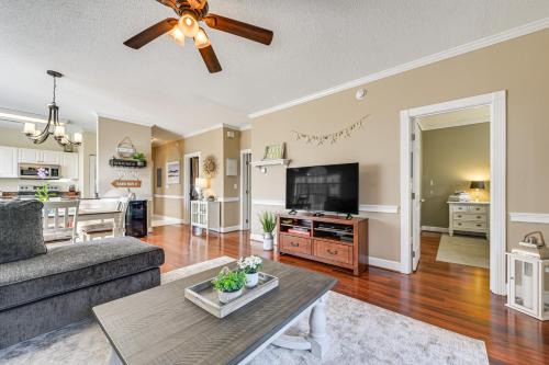 Central Myrtle Beach Wohnung | 2 Mi to Broadway at the Beach Condo with Pool!