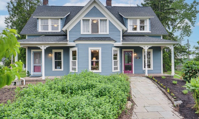 Chardon Haus | 2 Mi to Chardon Square: Spacious Farmhouse