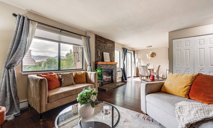 Glenwood Grove - North Iris Eigentumswohnung | 2 Mi to CU Boulder: Mtn-View Condo w/Pool Access