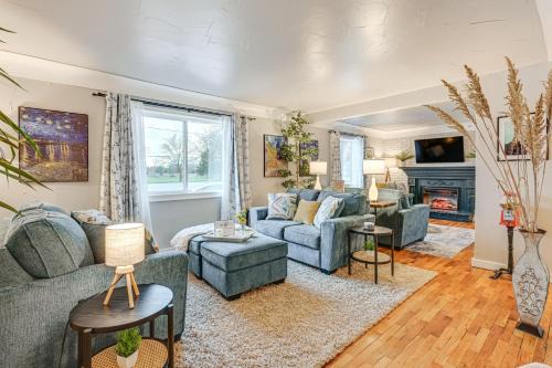 Mount Morris Township Haus | 2 Mi to Downtown Flushing Spacious Retreat!