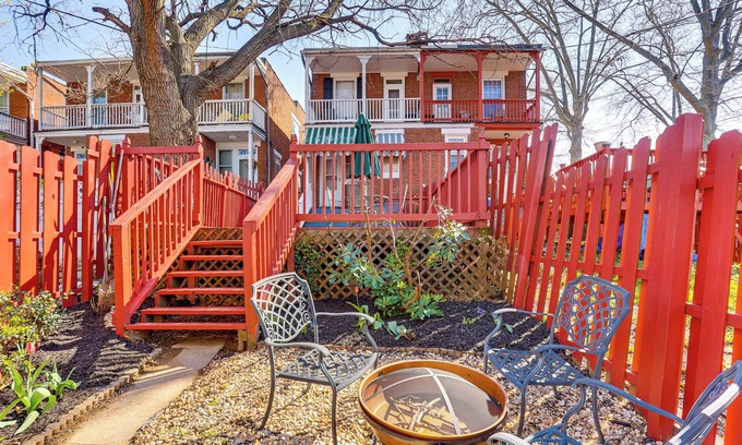 Harrisburg - Hershey Haus | 2 Mi to Dtwn: Harrisburg Escape w/ Furnished Deck!