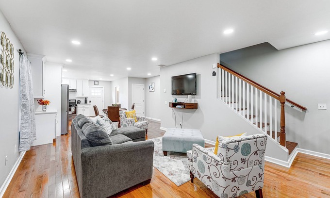 Bridgeport Haus | 2 Mi to Dtwn: Well-Appointed Bridgeport Duplex!