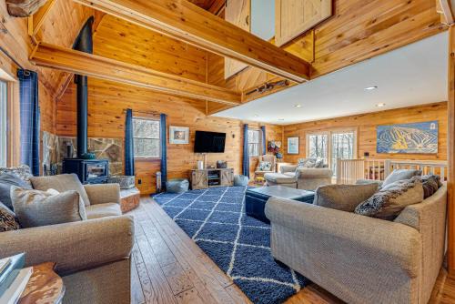 Union Dale Haus | 2 Mi to Elk Mountain Poconos Escape on 11 Acres!