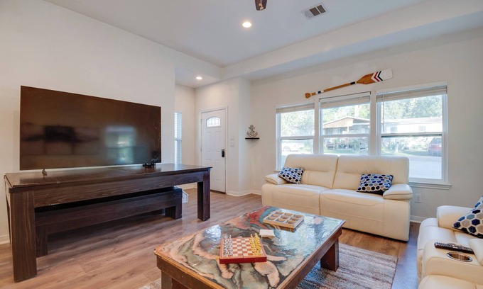 Montgomery Haus | 2 Mi to Lake Conroe Access: Home w/ Pool Table!